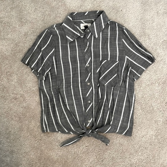 Universal Thread Tops - Universal Thread Button Down Shirt